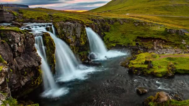 ビデオループシームレス:アイスランドの滝のタイムラプス写真Kirkjufall — ストック動画