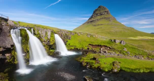 Island timelapse fotografie vodopádu hory Kirkjufellsfoss, Kirkjufell — Stock video