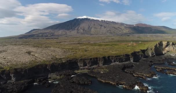 Islandia naturaleza - Islandia occidental costa paisaje y snaefellsjokull montaña — Vídeo de stock