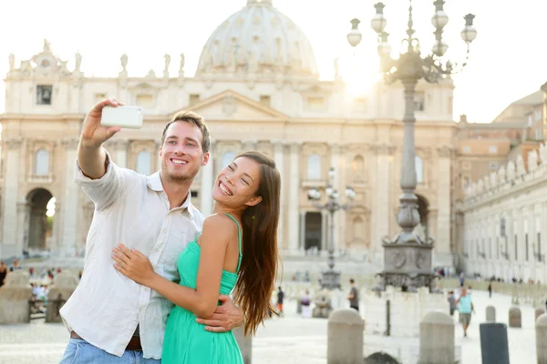 Toeristen door Vaticaanstad in rome — Stockfoto