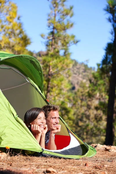 Camping couple in tent looking at forest — Stock Photo, Image