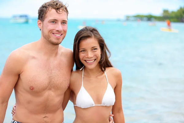 Par på stranden på hawaii — Stockfoto