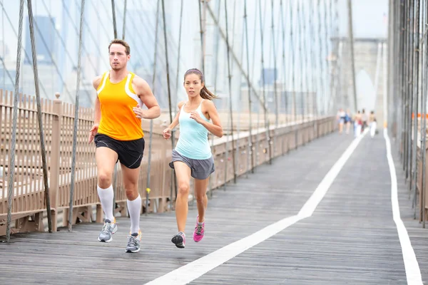 Couple running in New York — Stock Photo, Image