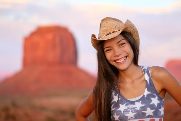 Cowgirl v monument valley — Stock fotografie