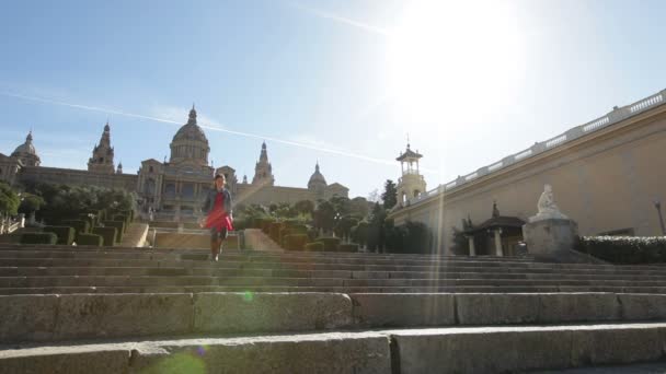 Frau in Barcelona — Stockvideo