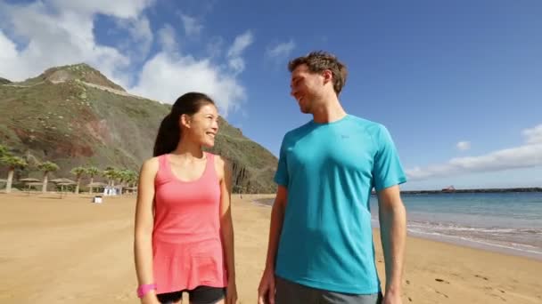 Couple talking after  exercising — Stock Video