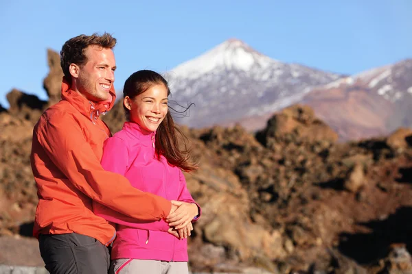 Para w aktywny tryb życia, turystyka na Teide — Zdjęcie stockowe