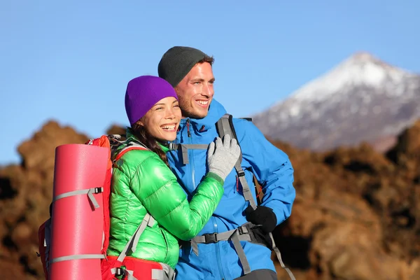 Campers couple hiking — Stock Photo, Image