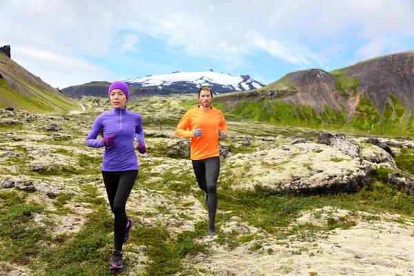 Corredores en pista de cross country al aire libre — Foto de Stock