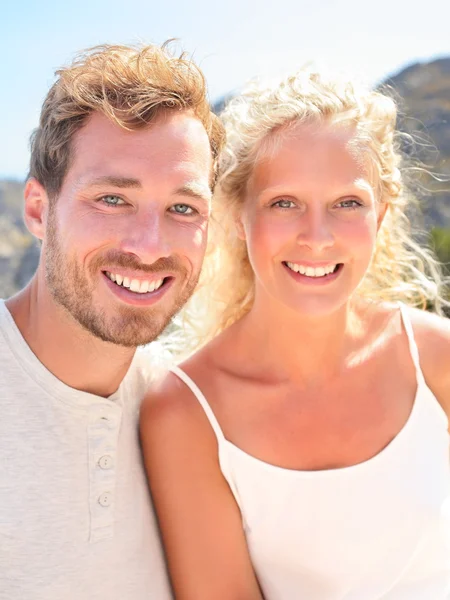 Jovem casal retrato — Fotografia de Stock