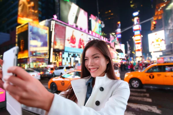 Vrouw nemen foto in New York — Stockfoto