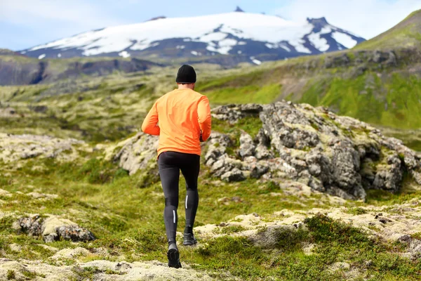 Masculino jogging ao ar livre — Fotografia de Stock