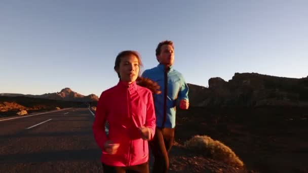 Exercising runner couple — Stock Video