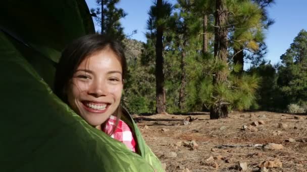 Camping woman waving hello — Stock Video