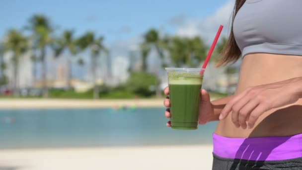 Fitness woman drinking green juice — Stock Video
