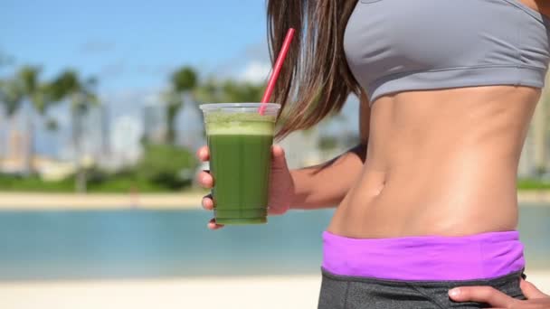 Fit mulher vegetal Smoothie — Vídeo de Stock