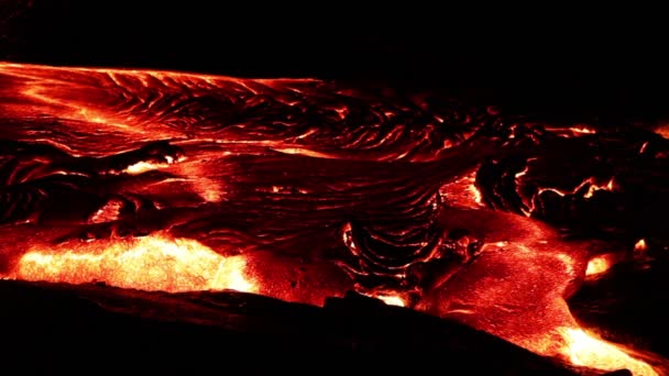 Lava strömmer flödar från Kilauea volcano — Stockvideo