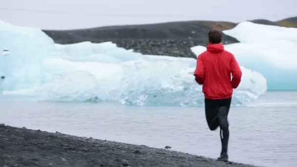 Fit male athlete jogging — Stock Video