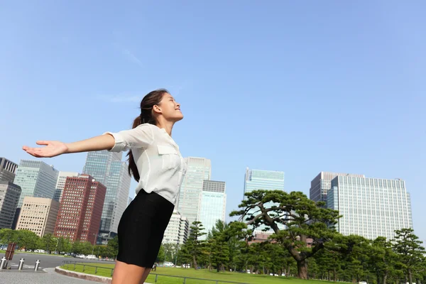 自由的成功女商人 — 图库照片