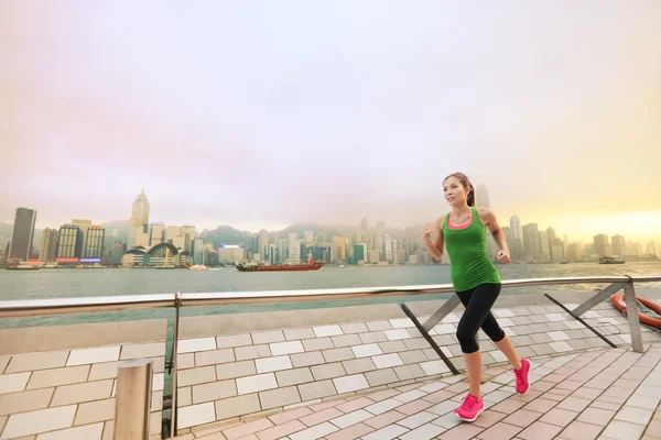 Hong Kong şehirde koşu kadın — Stok fotoğraf