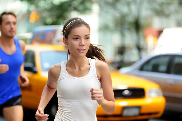 Gente corriendo en la ciudad de Nueva York — Foto de Stock