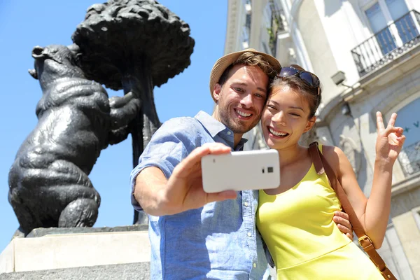 Turistas tirar foto selfie — Fotografia de Stock