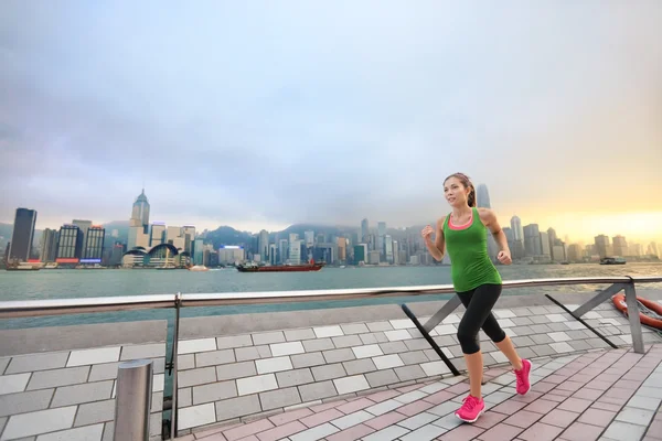 Sport kvinna jogging i Hong Kong — Stockfoto