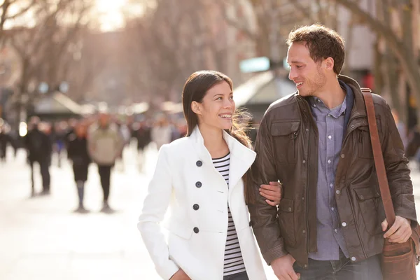 Couple walking on La Rambla Barcelona — Stock Photo, Image