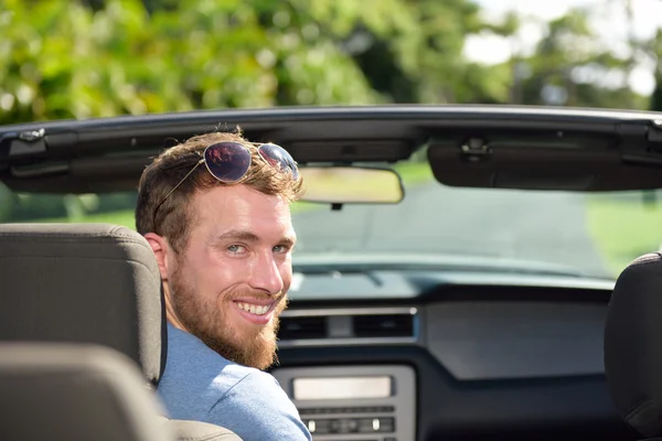 Autofahrer Mann fährt Cabrio — Stockfoto