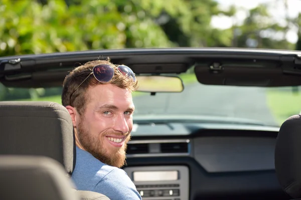 Carro motorista homem dirigindo conversível — Fotografia de Stock