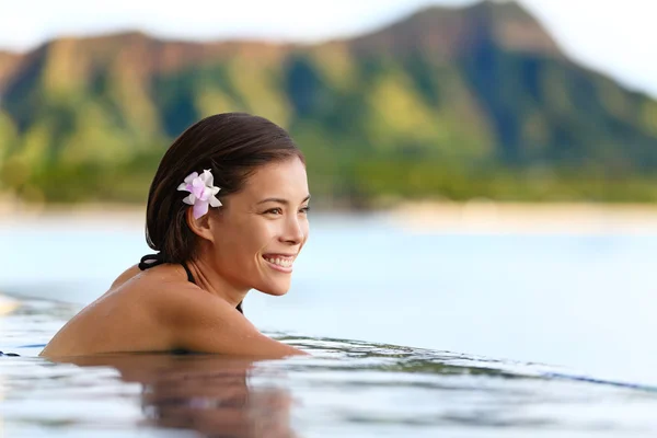 Woman in Swimming pool — Stock Photo, Image