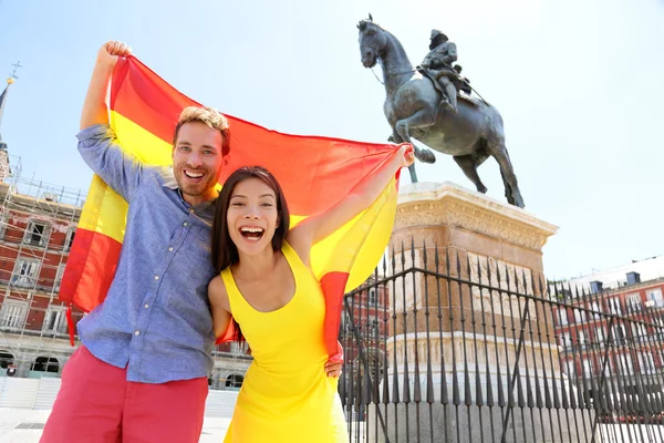 Madrid mensen tonen Spanje vlag — Stockfoto