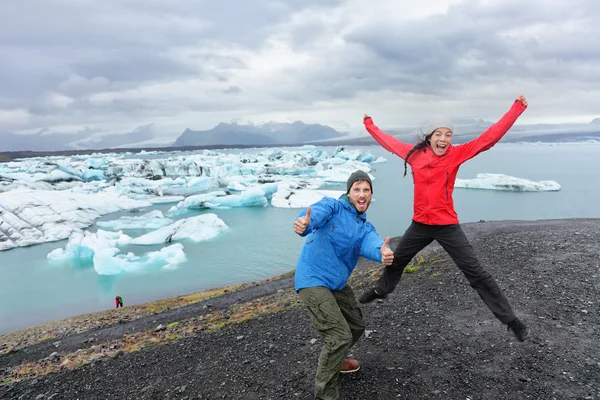 People having fun jumping on Iceland — Stock Photo, Image