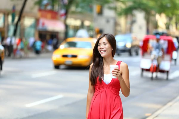 Mulher bebendo café em Nova York — Fotografia de Stock