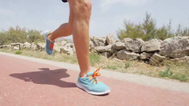 Pieds de coureur Courir sur la route — Video