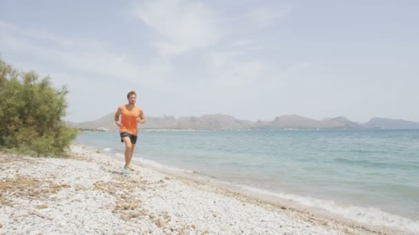 Man on beach training outdoors — Stock Video