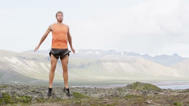 Man jumping exercising outdoors — Stock Video