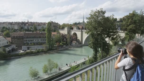 Tourist taking photograph picture in Bern — Stock Video