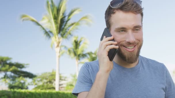 Man talking calling on smartphone — Stock Video
