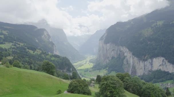 Paisagem Vale dos Alpes Suíços na Suíça — Vídeo de Stock