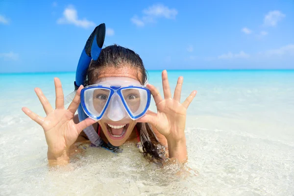 Woman wearing a snorkel scuba mask — 스톡 사진