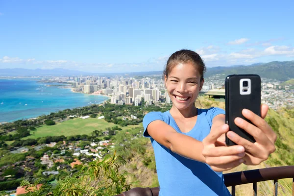 Hawaii turista tomando foto selfie — Foto de Stock