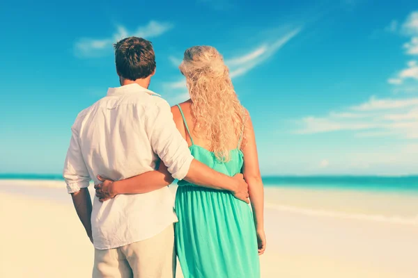 Man en vrouw zijn genieten van een zomer — Stockfoto