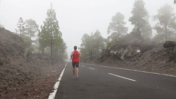 Mannelijke atleet hardlopen — Stockvideo