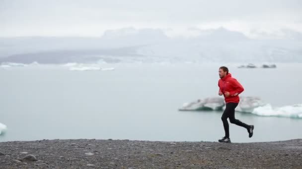 Man jogging by icebergs — Stock Video