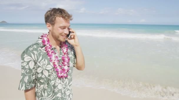 Man talking on smartphone on beach — Stock Video