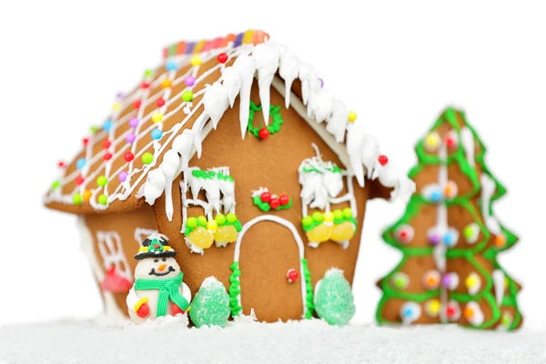 Casa de pan de jengibre con Navidad tres y muñeco de nieve —  Fotos de Stock