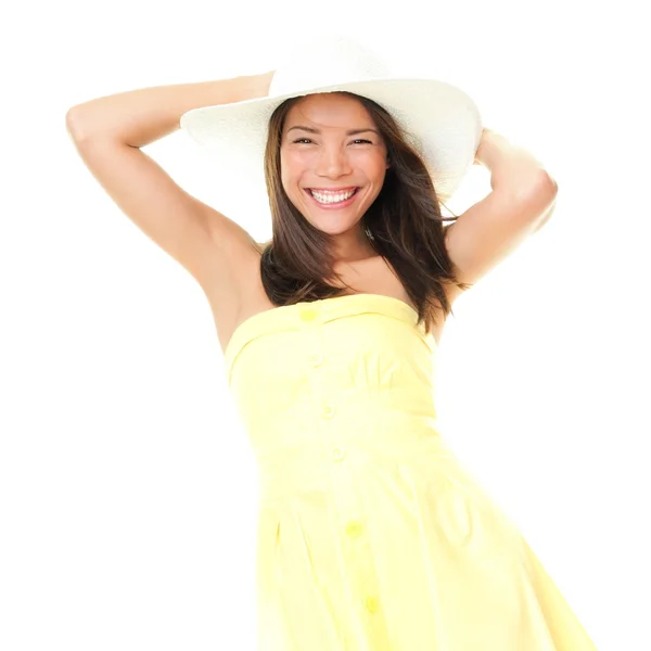 Mulher sorrindo em vestido de verão — Fotografia de Stock