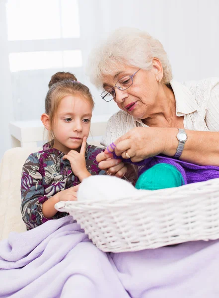Little girl and her granddaughter knitting — Stock Photo, Image
