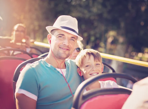 Resor, semester, sommar, familj och människor-konceptet — Stockfoto